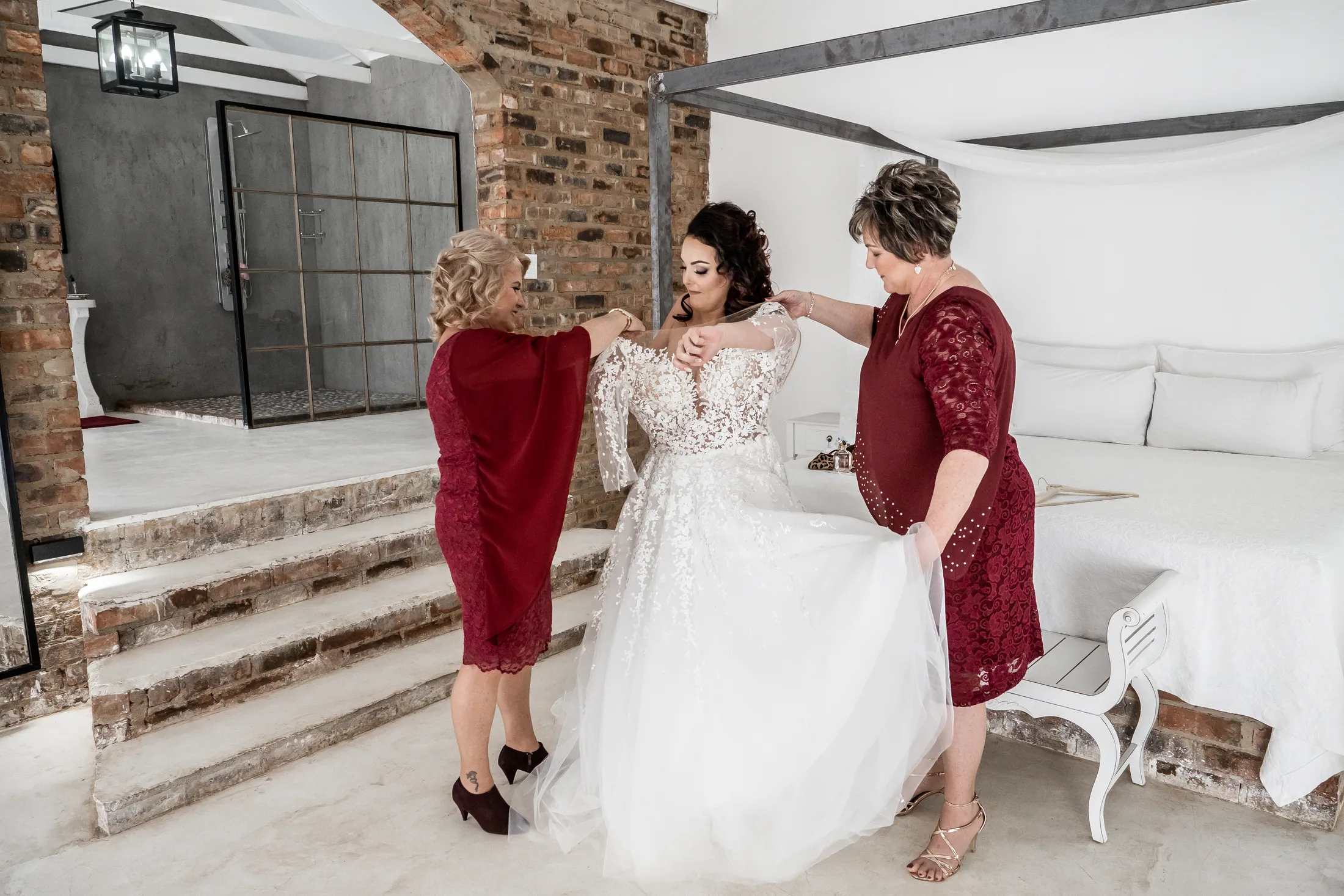 Melanie getting ready with her bridal party