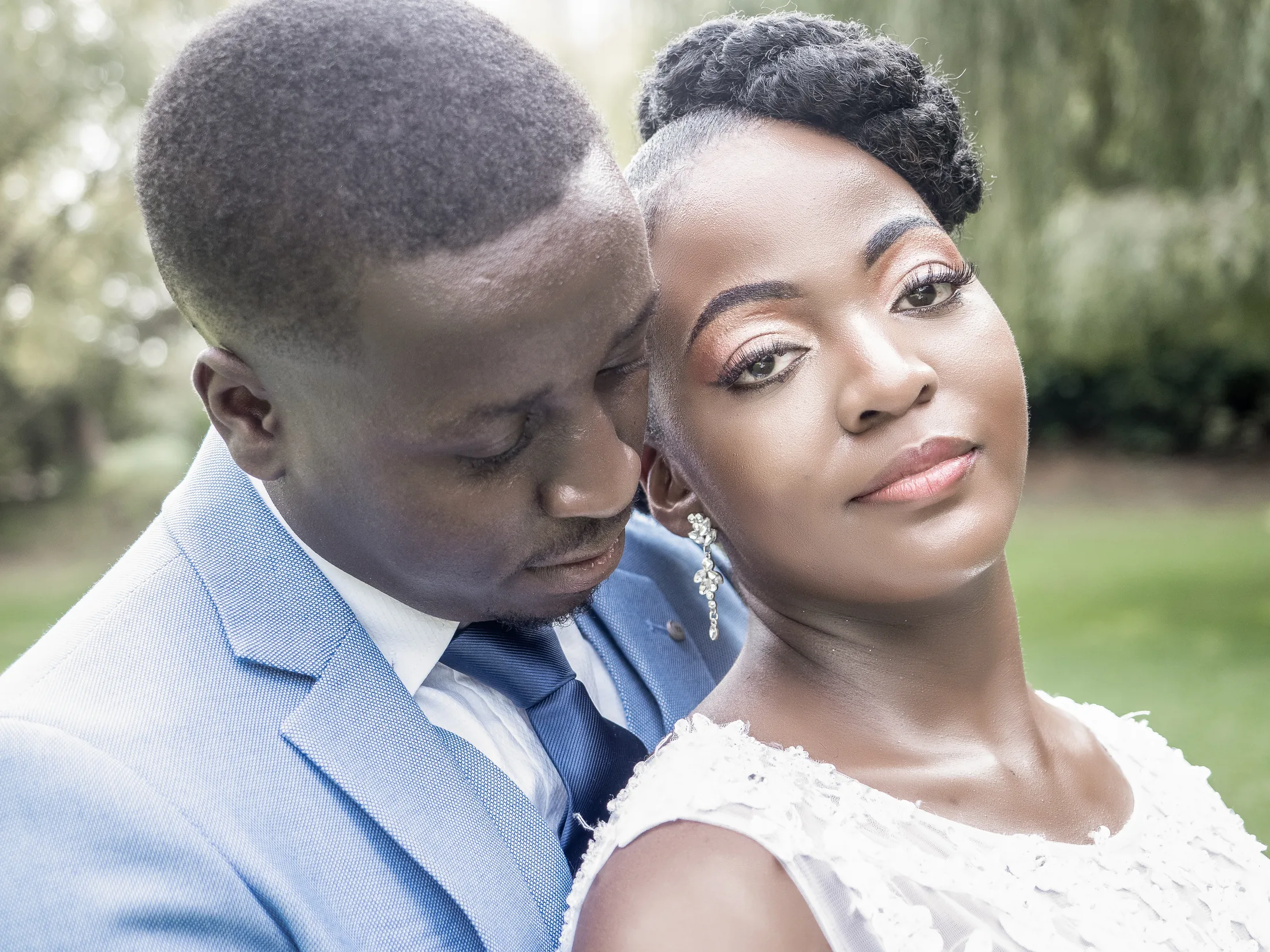 Dumi and Karabo in a close portrait in the Makiti gardens