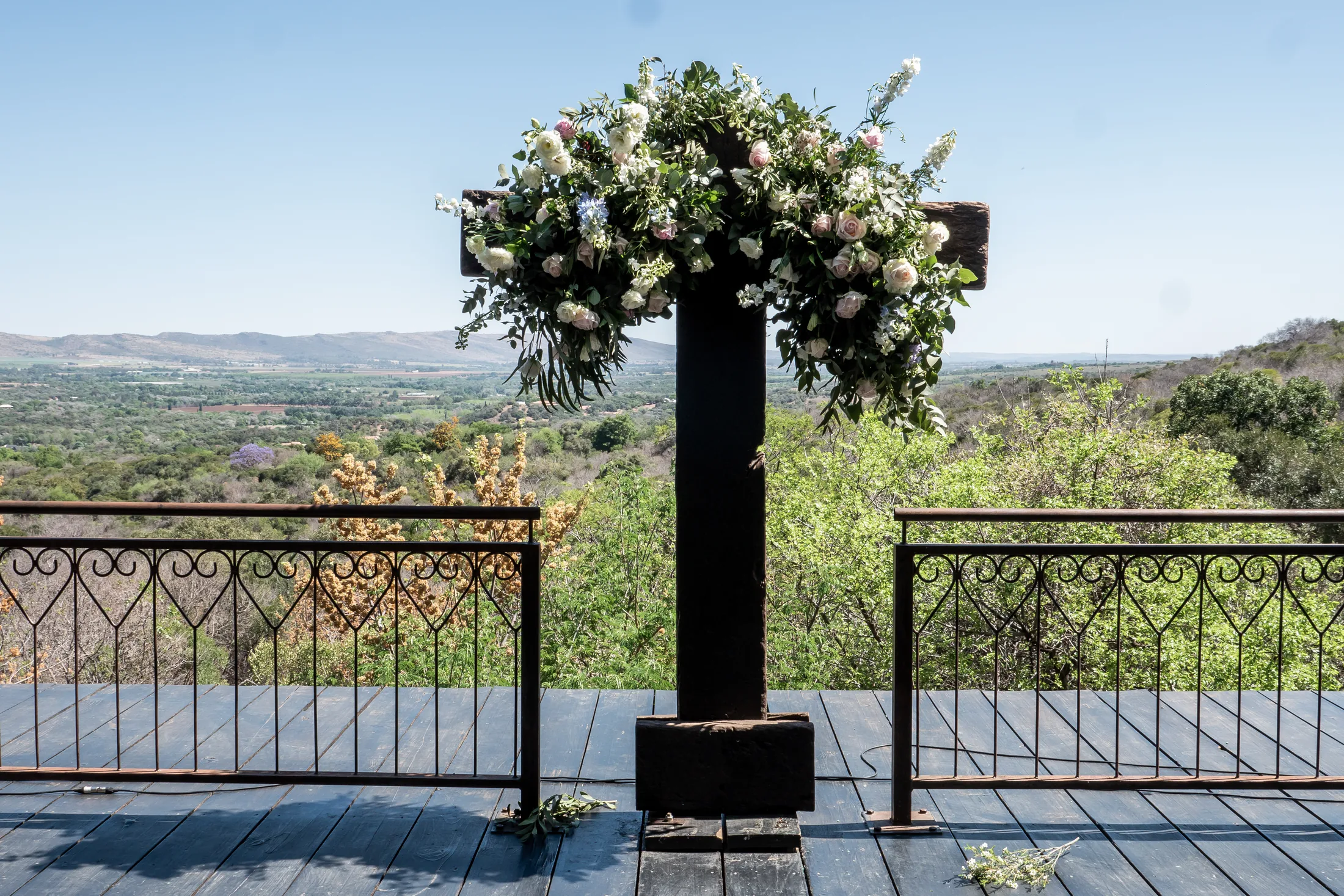 The treetop ceremony setting overlooking Hartbeespoort