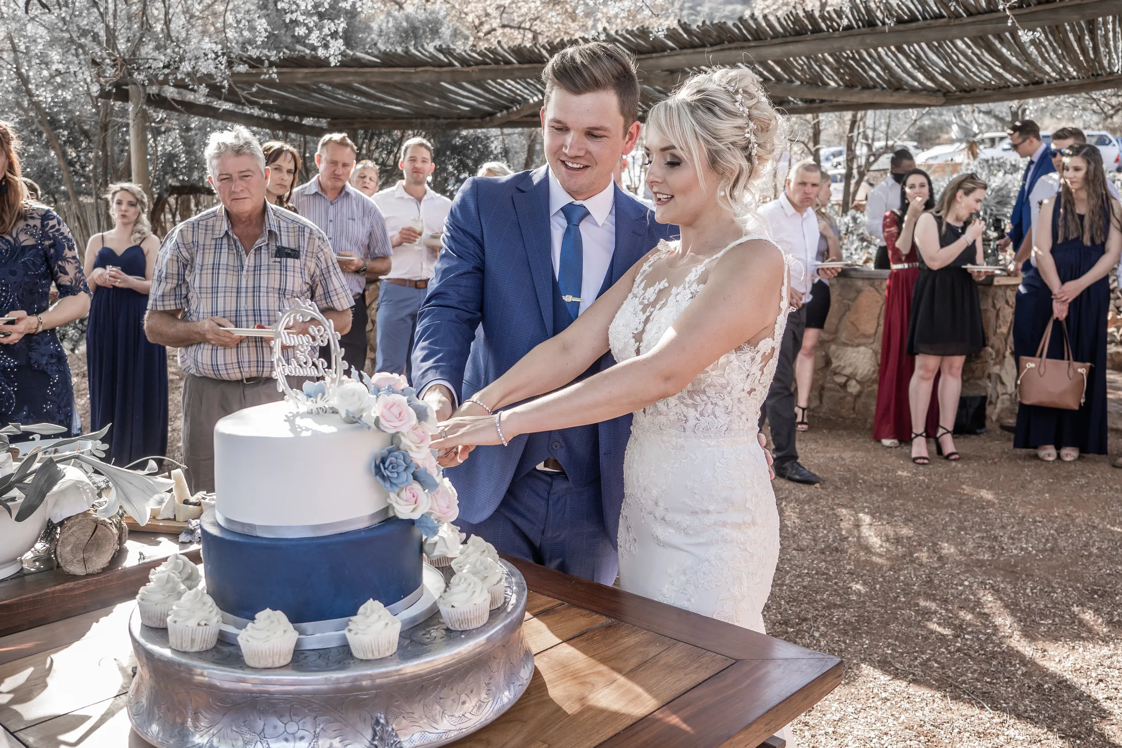 Xander and Leani cutting their wedding cake